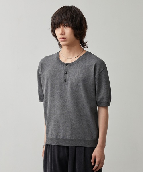CALLNE(カルネ)の「【CALLNE】Henley-neck Summer Knit Short-sleeve Pullover / ヘンリーネックサマーニット半袖プルオーバー(接触冷感、UVカット)(Tシャツ/カットソー・メンズ・ブラック/チャコールグレー・L/M)」の9枚目の写真