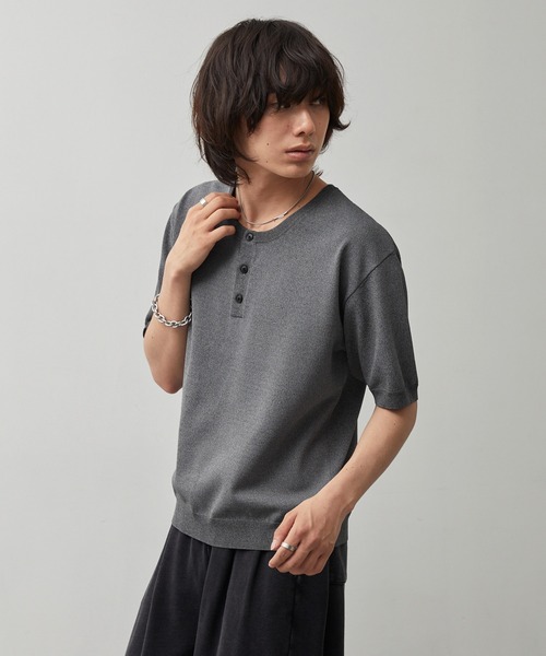 CALLNE(カルネ)の「【CALLNE】Henley-neck Summer Knit Short-sleeve Pullover / ヘンリーネックサマーニット半袖プルオーバー(接触冷感、UVカット)(Tシャツ/カットソー・メンズ・ブラック/チャコールグレー・L/M)」の12枚目の写真