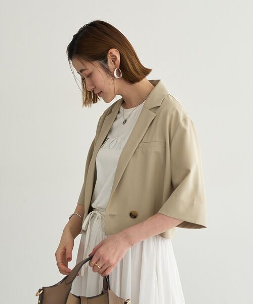 YECCA VECCA（イェッカヴェッカ）の「ハーフスリーブクロップドジャケット【セットアップ対応】（テーラードジャケット・レディース・ブラウン/グレイッシュベージュ・FREE）」の17枚目の写真