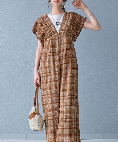 Rejoule(リジュール)の「シアーチェック柄シャーリングVネックサロペット(サロペット/オーバーオール・レディース・ブラウン/ブラック・S/M)」の2枚目の写真
