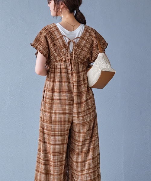 Rejoule(リジュール)の「シアーチェック柄シャーリングVネックサロペット(サロペット/オーバーオール・レディース・ブラウン/ブラック・S/M)」の10枚目の写真