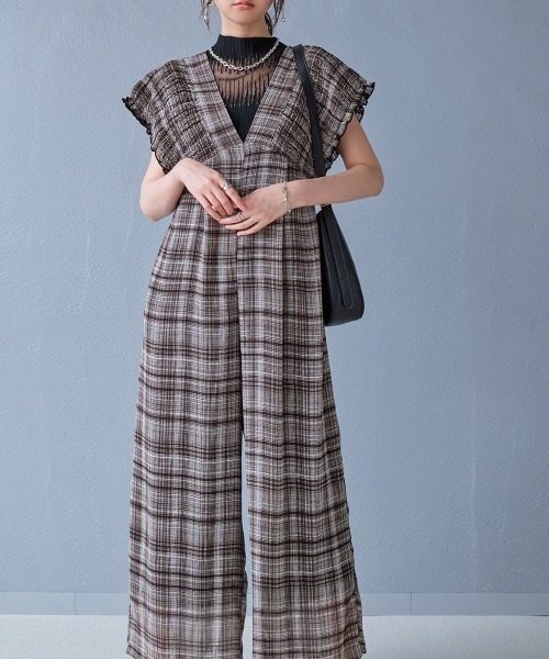 Rejoule(リジュール)の「シアーチェック柄シャーリングVネックサロペット(サロペット/オーバーオール・レディース・ブラウン/ブラック・S/M)」の3枚目の写真