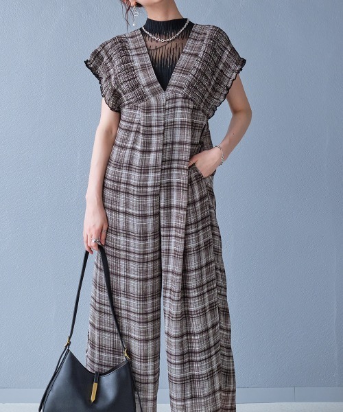 Rejoule(リジュール)の「シアーチェック柄シャーリングVネックサロペット(サロペット/オーバーオール・レディース・ブラウン/ブラック・S/M)」の6枚目の写真
