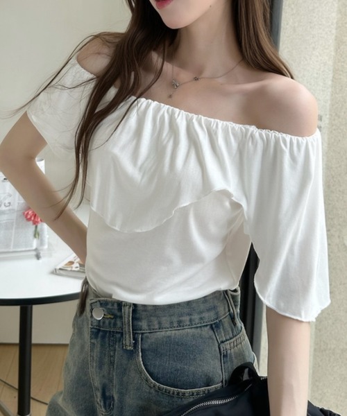 Ada.(エイダ)の「2WAY オフショルダー ビッグフリル カットソー(Tシャツ/カットソー・レディース・ホワイト/グレー/ブラック・FREE)」の7枚目の写真
