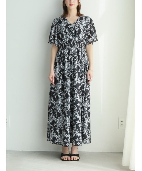 fifth(フィフス)の「【narumiセレクト】フラワープリントウエストシャーリングワンピース(ワンピース・レディース・ブラック/ホワイト・M/XS)」の10枚目の写真