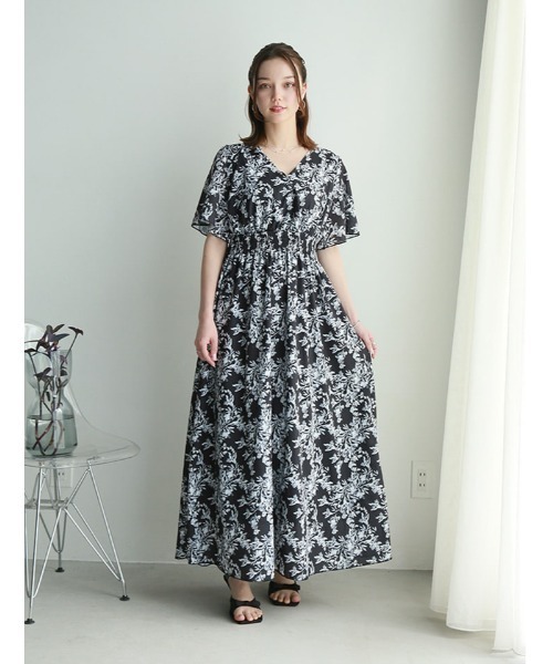 fifth(フィフス)の「【narumiセレクト】フラワープリントウエストシャーリングワンピース(ワンピース・レディース・ブラック/ホワイト・M/XS)」の9枚目の写真