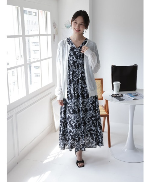 fifth(フィフス)の「【narumiセレクト】フラワープリントウエストシャーリングワンピース(ワンピース・レディース・ブラック/ホワイト・M/XS)」の18枚目の写真