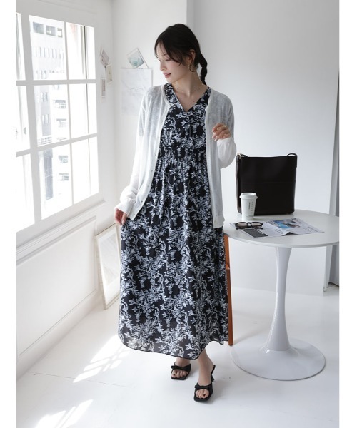 fifth(フィフス)の「【narumiセレクト】フラワープリントウエストシャーリングワンピース(ワンピース・レディース・ブラック/ホワイト・M/XS)」の19枚目の写真