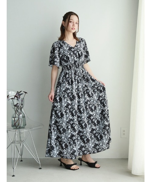 fifth(フィフス)の「【narumiセレクト】フラワープリントウエストシャーリングワンピース(ワンピース・レディース・ブラック/ホワイト・M/XS)」の20枚目の写真