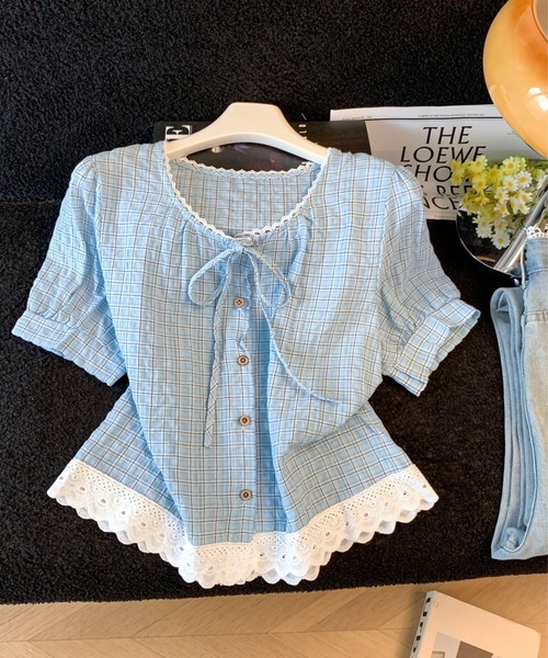 LUCPY（ラクピー）の「チェック柄レースヘムリボンブラウス（シャツ/ブラウス・レディース・ブルー/ブラック・LARGE/MEDIUM/SMALL）」の2枚目の写真