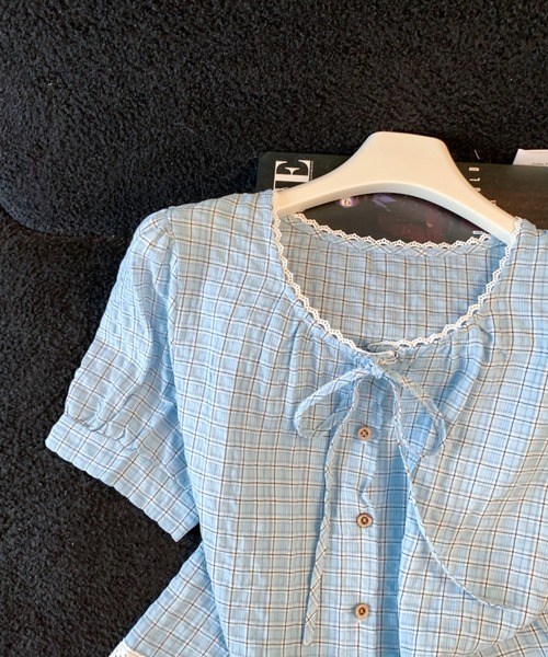 LUCPY（ラクピー）の「チェック柄レースヘムリボンブラウス（シャツ/ブラウス・レディース・ブルー/ブラック・LARGE/MEDIUM/SMALL）」の3枚目の写真
