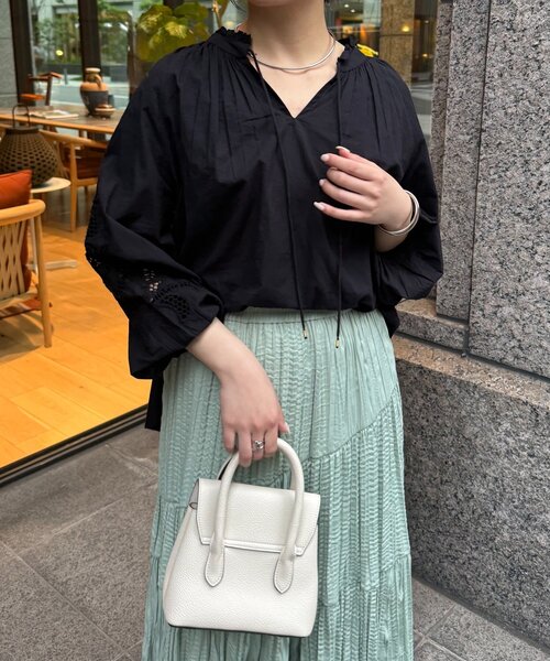Jena espace merveilleux(ジェナ エスパスメルヴェイユ)の「袖レース刺繍ブラウス(シャツ/ブラウス・レディース・ブラック/アイボリー/ベージュ・FREE)」の14枚目の写真