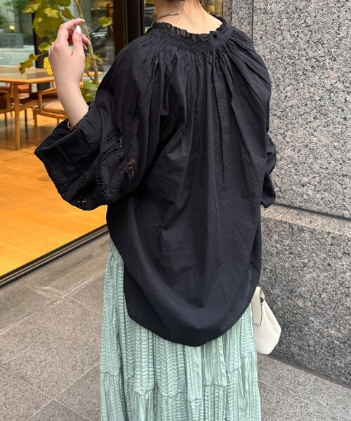Jena espace merveilleux(ジェナ エスパスメルヴェイユ)の「袖レース刺繍ブラウス(シャツ/ブラウス・レディース・ブラック/アイボリー/ベージュ・FREE)」の16枚目の写真