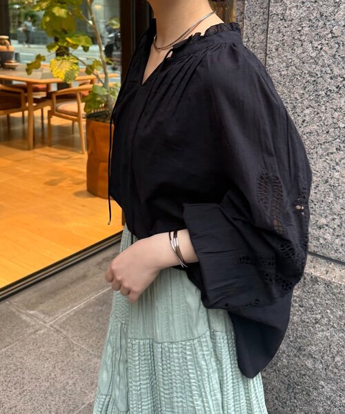 Jena espace merveilleux(ジェナ エスパスメルヴェイユ)の「袖レース刺繍ブラウス(シャツ/ブラウス・レディース・ブラック/アイボリー/ベージュ・FREE)」の17枚目の写真