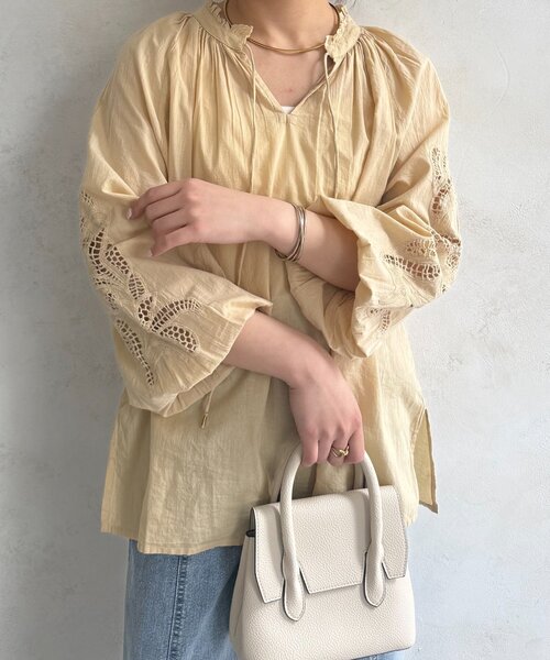Jena espace merveilleux(ジェナ エスパスメルヴェイユ)の「袖レース刺繍ブラウス(シャツ/ブラウス・レディース・ブラック/アイボリー/ベージュ・FREE)」の18枚目の写真