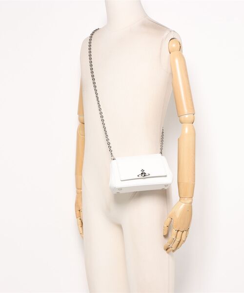 Vivienne Westwood（ヴィヴィアンウエストウッド）の「HAZEL SMALL HANDBAG（ショルダーバッグ・レディース・ホワイト・FREE）」の6枚目の写真