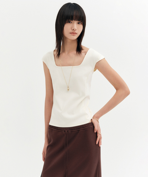 LOOKAST（ルックキャスト）の「マリースクエアネックキャップスリーブスリムTシャツ / MARIE SQUARE NECK CAP SLEEVE SLIM T-SHIRT_4colors（Tシャツ/カットソー・レディース・ライトイエロー/ブラック/ホワイト/ライトグレー・SMALL/MEDIUM）」の6枚目の写真