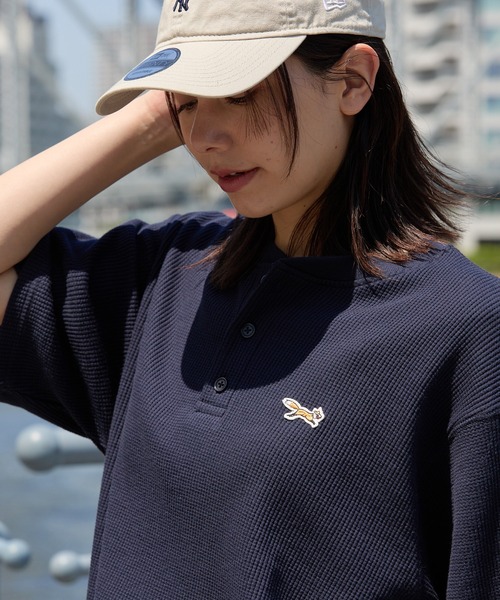 PENNEYS(ぺニーズ)の「PENNEYS/ペニーズ 別注 THEFOX ワンポイント刺繍 ワッフル ヘンリーネック ショート丈半袖Tシャツ(Tシャツ/カットソー・メンズ・チャコール/ブラウン系/グレー/アイボリー/ライトカーキ/ネイビー/ベージュ/ブラック・M/S/L)」の8枚目の写真