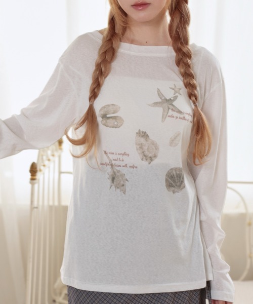 LiLIN(リリン)の「クルーネック バックコンシャス 長袖 プリント Tシャツ(Tシャツ/カットソー・レディース・ダークグレー/ホワイト・FREE)」の1枚目の写真