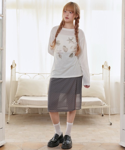LiLIN(リリン)の「クルーネック バックコンシャス 長袖 プリント Tシャツ(Tシャツ/カットソー・レディース・ダークグレー/ホワイト・FREE)」の9枚目の写真