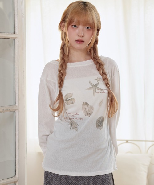 LiLIN(リリン)の「クルーネック バックコンシャス 長袖 プリント Tシャツ(Tシャツ/カットソー・レディース・ダークグレー/ホワイト・FREE)」の3枚目の写真