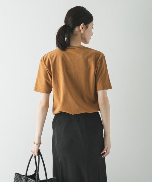 MIXTA(ミクスタ)の「『別注』Mixta×URBAN RESEARCH HEMET(Tシャツ/カットソー・レディース・キャメル/ナチュラル/スミクロ・SMALL)」の6枚目の写真