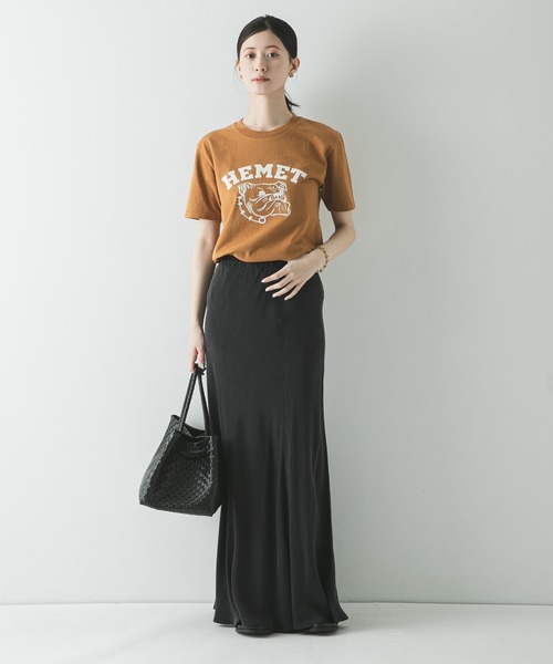 MIXTA(ミクスタ)の「『別注』Mixta×URBAN RESEARCH HEMET(Tシャツ/カットソー・レディース・キャメル/ナチュラル/スミクロ・SMALL)」の7枚目の写真
