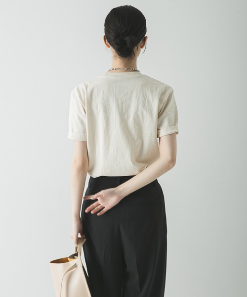 MIXTA(ミクスタ)の「『別注』Mixta×URBAN RESEARCH HEMET(Tシャツ/カットソー・レディース・キャメル/ナチュラル/スミクロ・SMALL)」の10枚目の写真