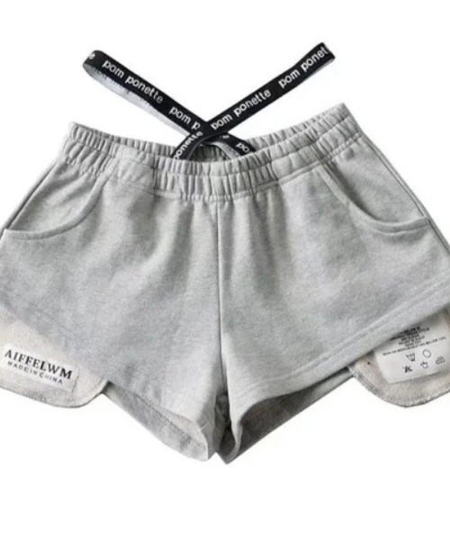 Ritzy（リッツィー）の「クロスしたウエスト  Y2K 風ルーズスウェットショーツ（その他パンツ・レディース・ライトグレー/ブラック/ダークグレー・M/S/L）」の4枚目の写真