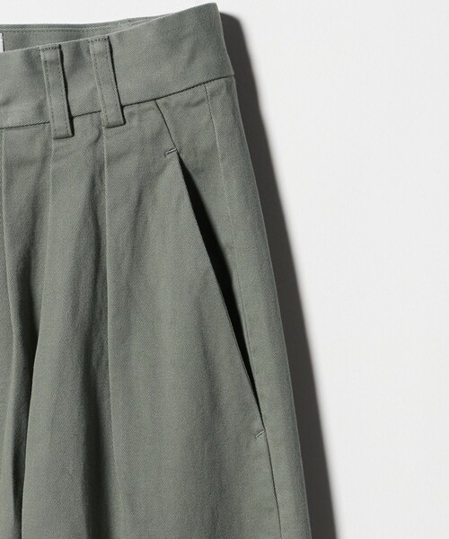 6（ロク）の「＜6(ROKU)＞コットンレーヨン タックパンツ 26FW（その他パンツ・レディース・オリーブ・34/38/36/32）」の8枚目の写真