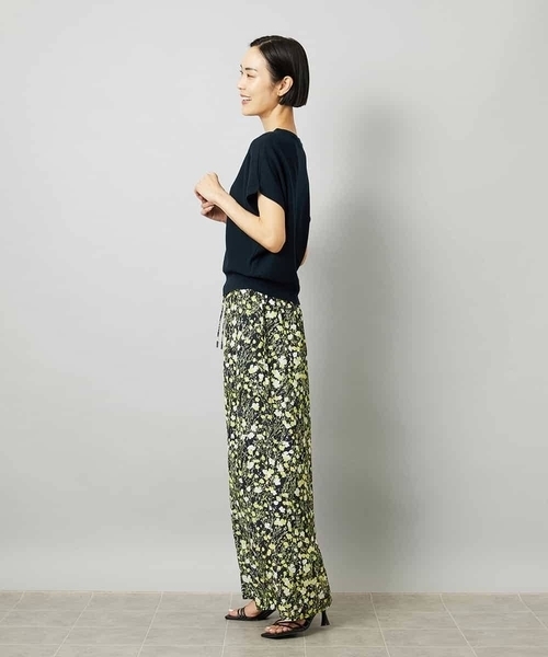 MICHEL KLEIN（ミッシェル・クラン）の「[オリジナルプリント/リラックスボトム]シャドウフラワー プリントパンツ（その他パンツ・レディース・ネイビー・40/38）」の11枚目の写真