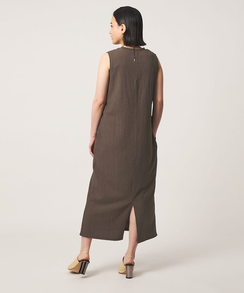 A DAY IN THE LIFE UNITED ARROWS(アデイインザライフユナイテッドアローズ)の「シャーリング ノースリーブワンピース <A DAY IN THE LIFE>(ワンピース・レディース・ダークグリーン/オレンジ/モカ・FREE)」の4枚目の写真