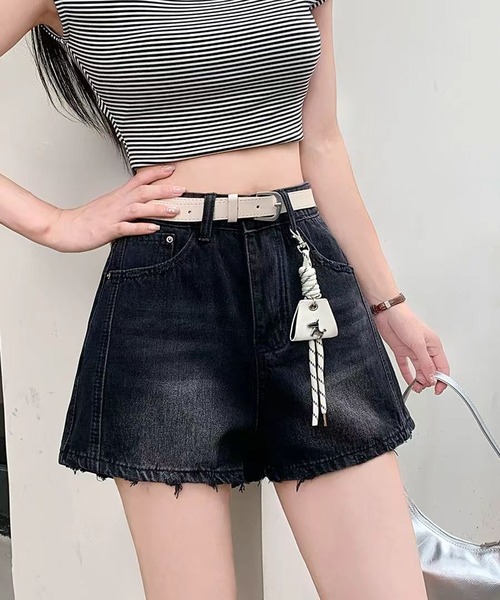 MEMECLE(メメクル)の「【 MEMECLE / メメクル 】ベーシックデニムショートパンツ(その他パンツ・レディース・ブラック/ブルー/オフホワイト・MEDIUM/SMALL)」の4枚目の写真