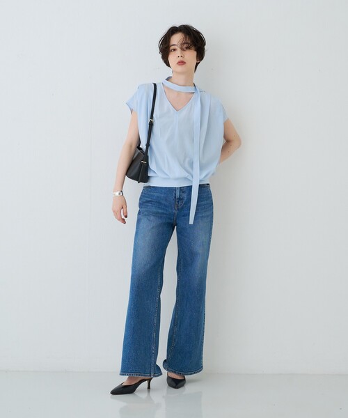 EMMA ROUGE VIF(エマルージュヴィフ)の「タイ付きドレープタックVネックブラウス(シャツ/ブラウス・レディース・オフホワイト/サックスブルー/チャコールグレー・フリー)」の16枚目の写真