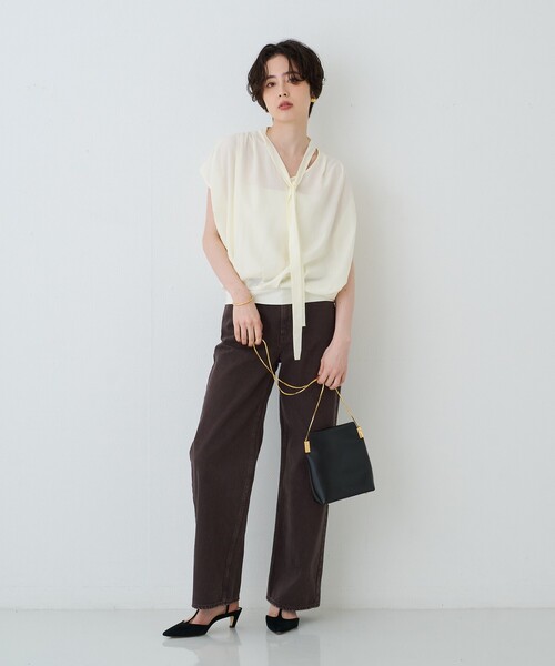 EMMA ROUGE VIF(エマルージュヴィフ)の「タイ付きドレープタックVネックブラウス(シャツ/ブラウス・レディース・オフホワイト/サックスブルー/チャコールグレー・フリー)」の20枚目の写真