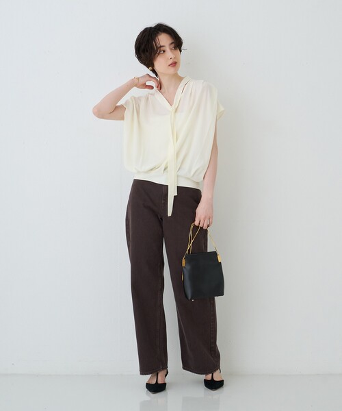 EMMA ROUGE VIF(エマルージュヴィフ)の「タイ付きドレープタックVネックブラウス(シャツ/ブラウス・レディース・オフホワイト/サックスブルー/チャコールグレー・フリー)」の21枚目の写真