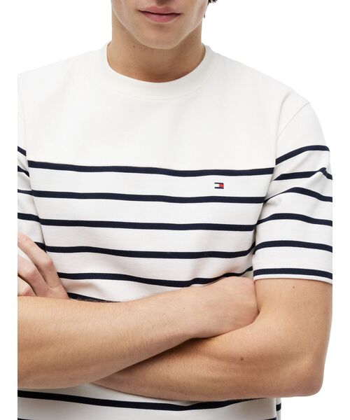 TOMMY HILFIGER(トミーヒルフィガー)の「ジャカードストライプリラックスクルーネックTシャツ(Tシャツ/カットソー・メンズ・ネイビー/オフホワイト・LARGE/MEDIUM/X-LARGE/SMALL)」の5枚目の写真