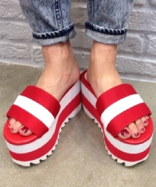 Jeffrey Campbell(ジェフリーキャンベル)の「ボーダー厚底サンダル(サンダル・レディース・レッド/ブルー・36/37/38)」の1枚目の写真