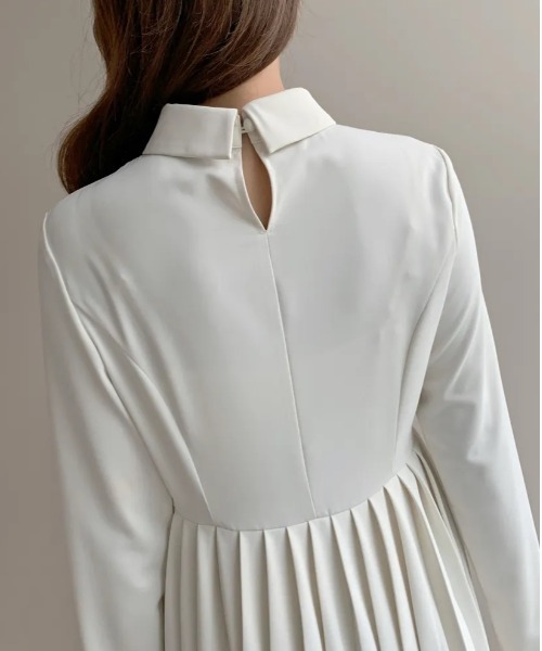 BIRTHDAY BASH(バースデイバッシュ)の「CHERYL COLLAR PLEATS DRESS(ワンピース・レディース・アイボリー・SMALL/MEDIUM)」の9枚目の写真