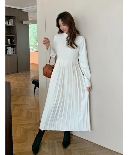 BIRTHDAY BASH(バースデイバッシュ)の「CHERYL COLLAR PLEATS DRESS(ワンピース・レディース・アイボリー・SMALL/MEDIUM)」の2枚目の写真