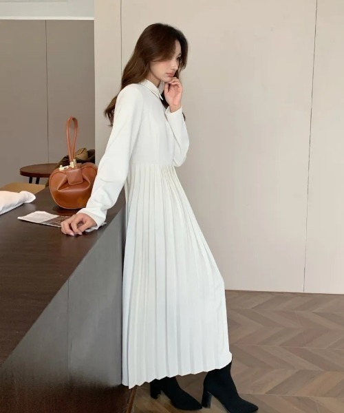 BIRTHDAY BASH(バースデイバッシュ)の「CHERYL COLLAR PLEATS DRESS(ワンピース・レディース・アイボリー・SMALL/MEDIUM)」の3枚目の写真