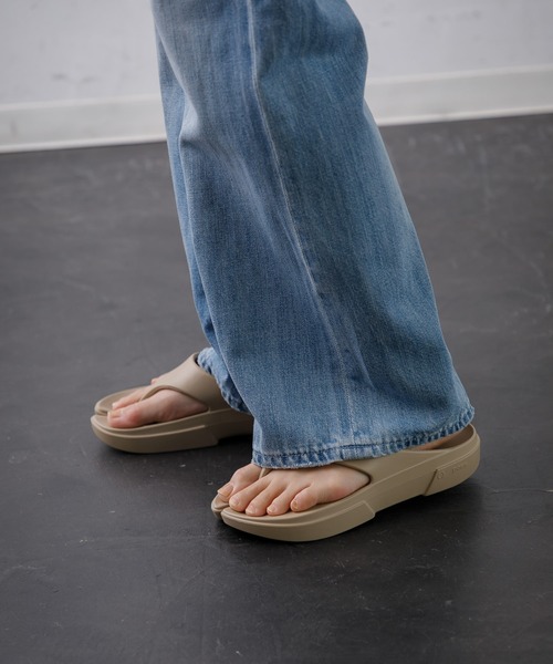 PAES(ペイズ)の「Flipflop Basic(サンダル・レディース・ライトベージュ・28/25/23)」の2枚目の写真