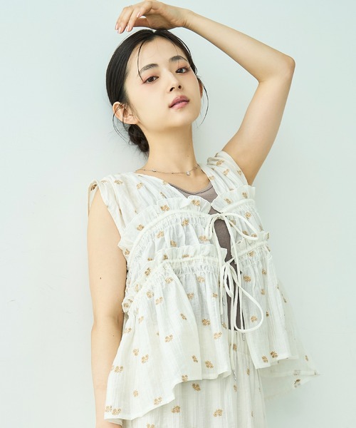 mil(ミル)の「花柄刺繍 シャーリングブラウス / セットアップ対応【588112】(シャツ/ブラウス・レディース・ブラック/モカ/アイボリー・ONE SIZE)」の22枚目の写真