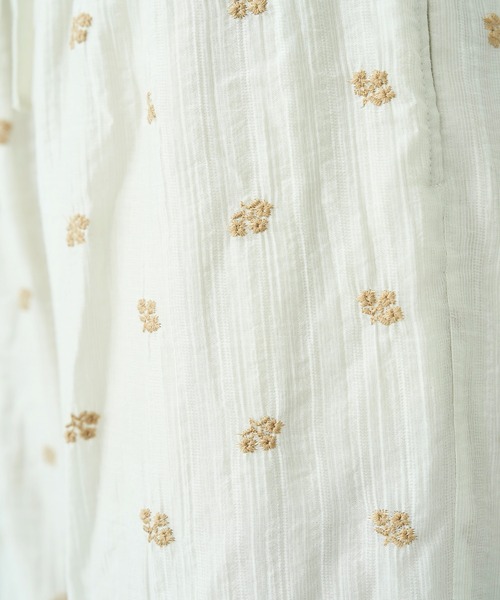 mil(ミル)の「花柄刺繍 シャーリングブラウス / セットアップ対応【588112】(シャツ/ブラウス・レディース・ブラック/モカ/アイボリー・ONE SIZE)」の16枚目の写真