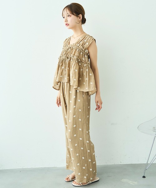mil(ミル)の「花柄刺繍 シャーリングブラウス / セットアップ対応【588112】(シャツ/ブラウス・レディース・ブラック/モカ/アイボリー・ONE SIZE)」の12枚目の写真