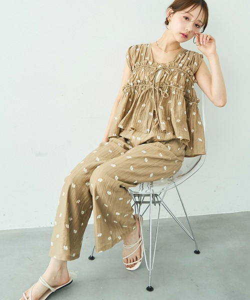 mil(ミル)の「花柄刺繍 シャーリングブラウス / セットアップ対応【588112】(シャツ/ブラウス・レディース・ブラック/モカ/アイボリー・ONE SIZE)」の14枚目の写真