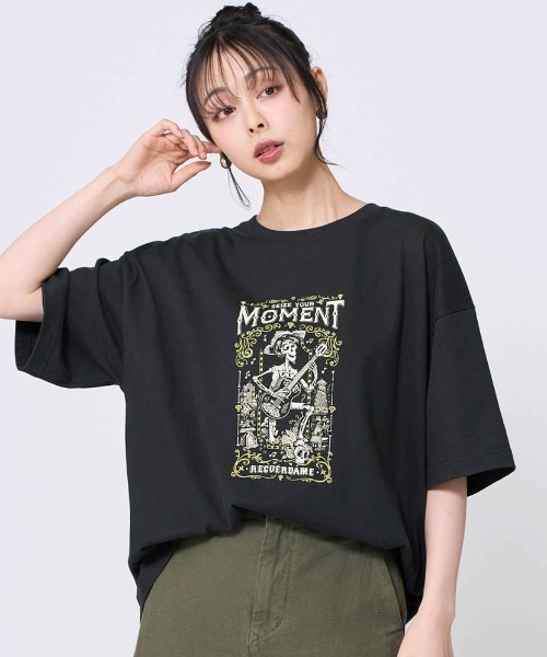 Disney（ディズニー）の「ユニセックススーベニアTシャツ （選べるキャラクター）（Tシャツ/カットソー・レディース・ブラック/ホワイト系その他2/ホワイト系その他/ブルー/ホワイト/ホワイト系その他4/スミクロ/ホワイト系その他3/ブラック系その他・S～Ｍ/L～LL）」の7枚目の写真