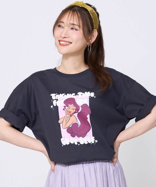 Disney（ディズニー）の「ユニセックススーベニアTシャツ （選べるキャラクター）（Tシャツ/カットソー・レディース・ブラック/ホワイト系その他2/ホワイト系その他/ブルー/ホワイト/ホワイト系その他4/スミクロ/ホワイト系その他3/ブラック系その他・S～Ｍ/L～LL）」の8枚目の写真