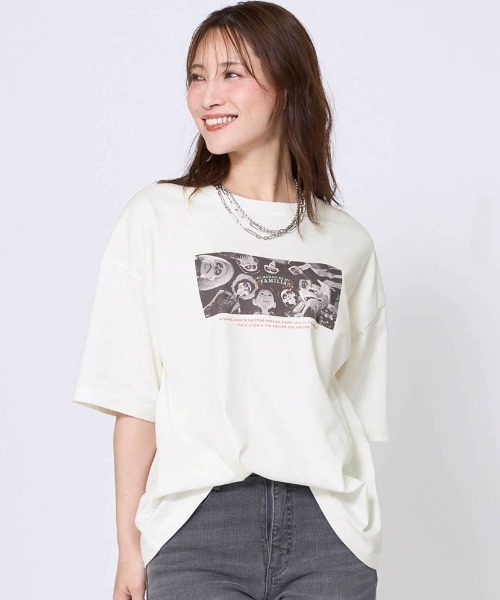 Disney（ディズニー）の「ユニセックススーベニアTシャツ （選べるキャラクター）（Tシャツ/カットソー・レディース・ブラック/ホワイト系その他2/ホワイト系その他/ブルー/ホワイト/ホワイト系その他4/スミクロ/ホワイト系その他3/ブラック系その他・S～Ｍ/L～LL）」の5枚目の写真