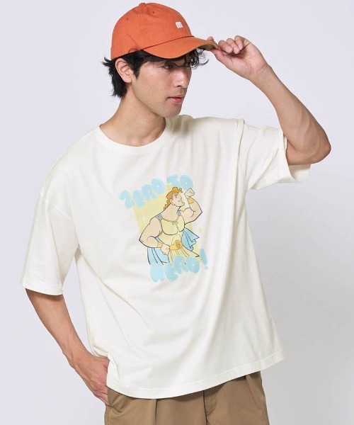 Disney（ディズニー）の「ユニセックススーベニアTシャツ （選べるキャラクター）（Tシャツ/カットソー・レディース・ブラック/ホワイト系その他2/ホワイト系その他/ブルー/ホワイト/ホワイト系その他4/スミクロ/ホワイト系その他3/ブラック系その他・S～Ｍ/L～LL）」の6枚目の写真